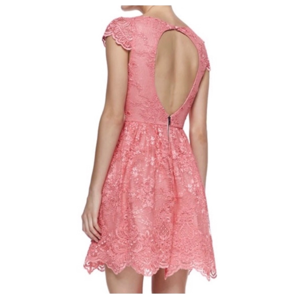 ALICE + OLIVIA  Zenden Scallop Lace Dress - Picture 4 of 12